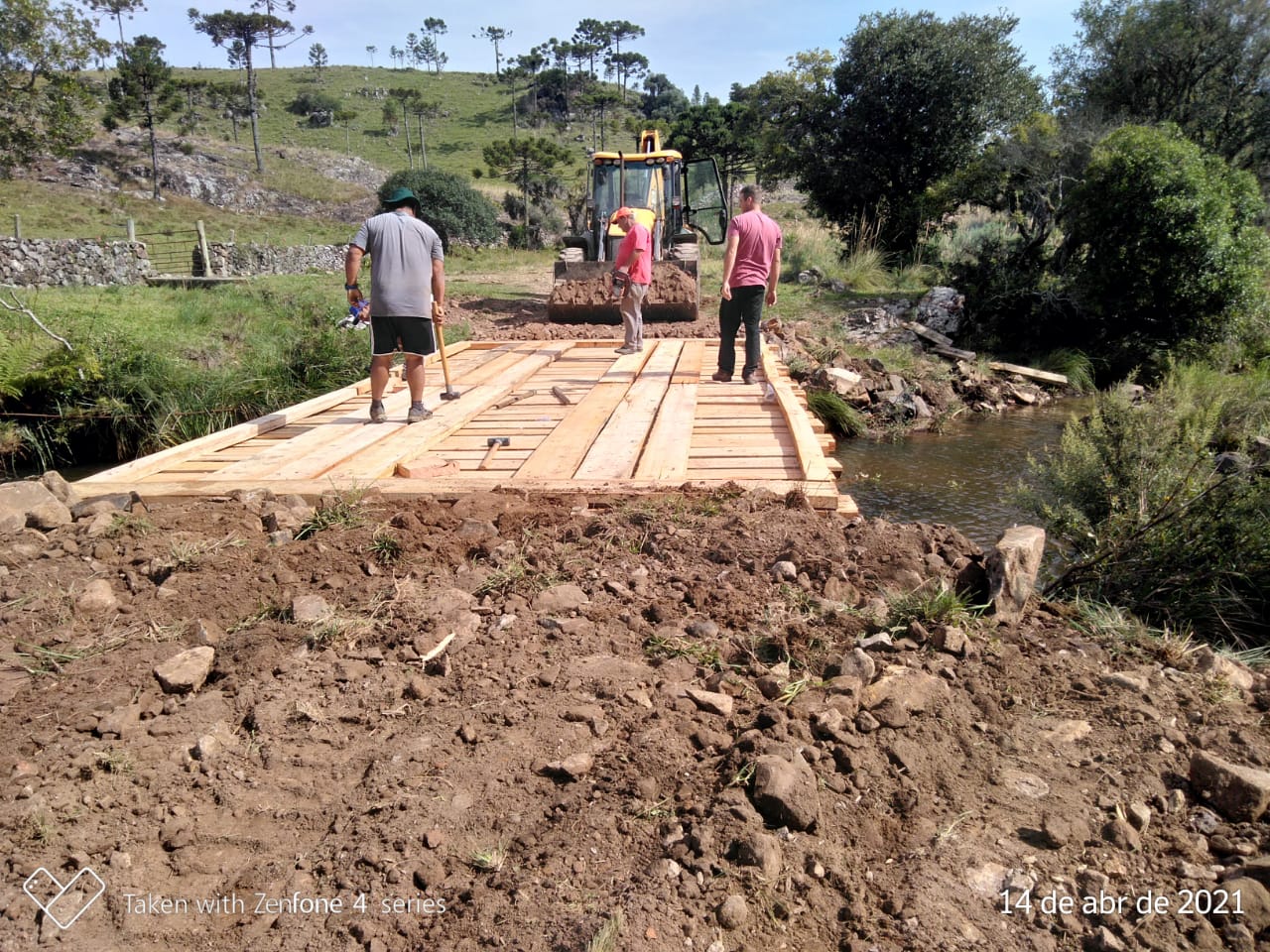 Prefeitura de Lages Estradas e pontes são melhoradas e reformadas no interior do município