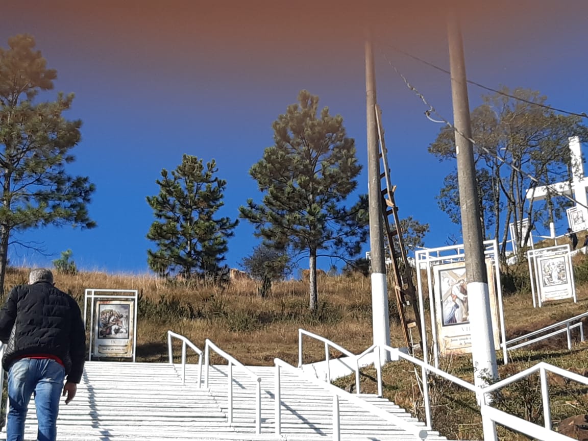 Prefeitura de Lages Escadarias do Morro da Cruz tem fiação furtada na noite desta terça-feira