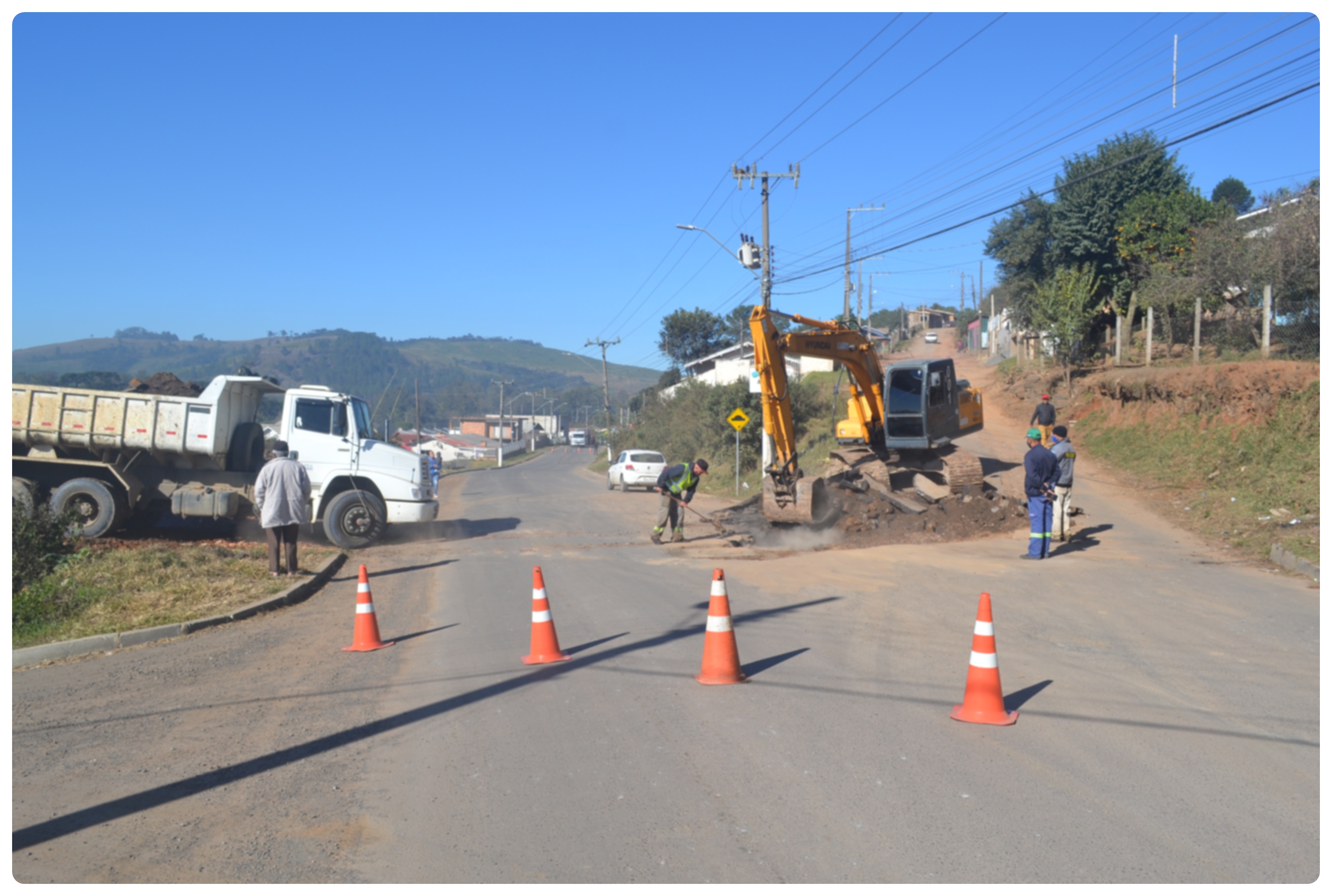 Prefeitura de Lages Rua de acesso à pedreira do Morro Grande está sendo asfaltada