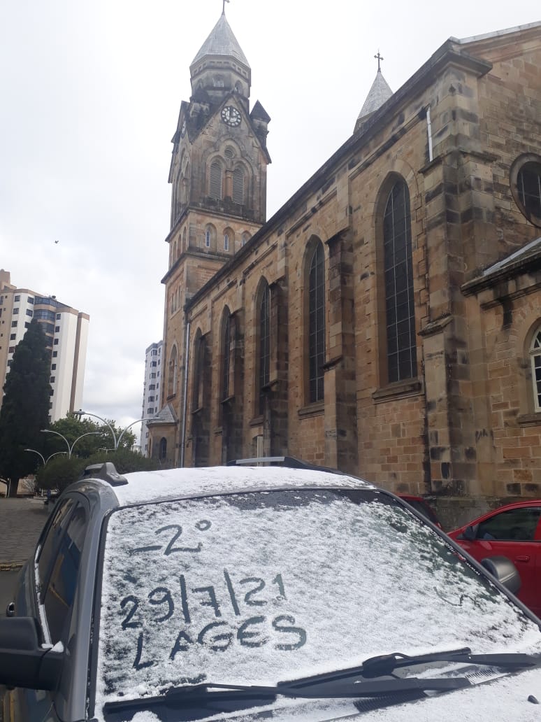 Prefeitura de Lages Neve que encanta e preocupa assistentes sociais e Defesa Civil