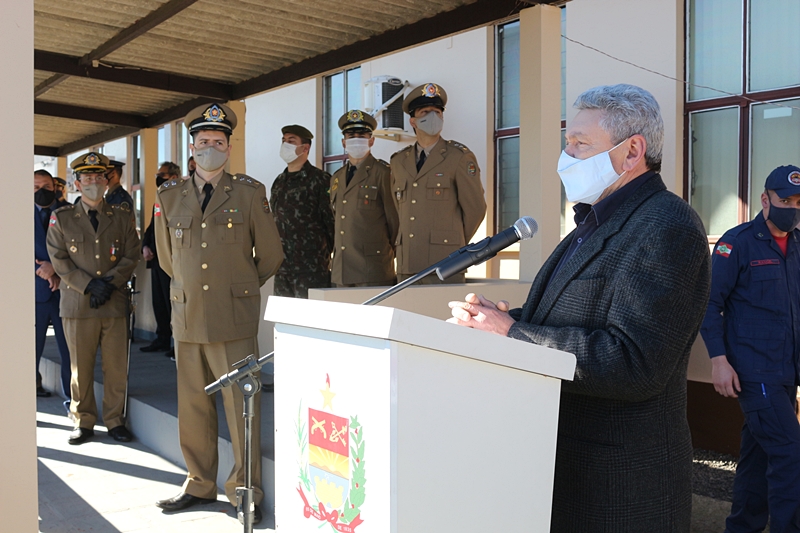 Prefeitura de Lages Prefeito Ceron participa de solenidade de promoção e condecorações da Polícia Militar e Bombeiros Militares