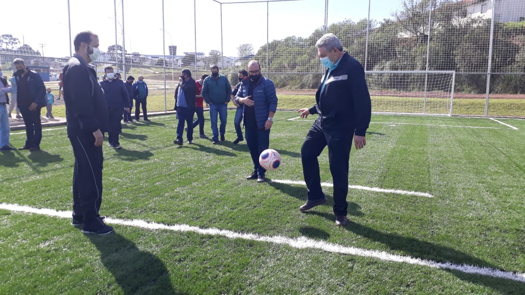 Prefeitura de Lages Prefeito Ceron inaugura quadra de futebol sintético no Complexo Esportivo Jones Minosso