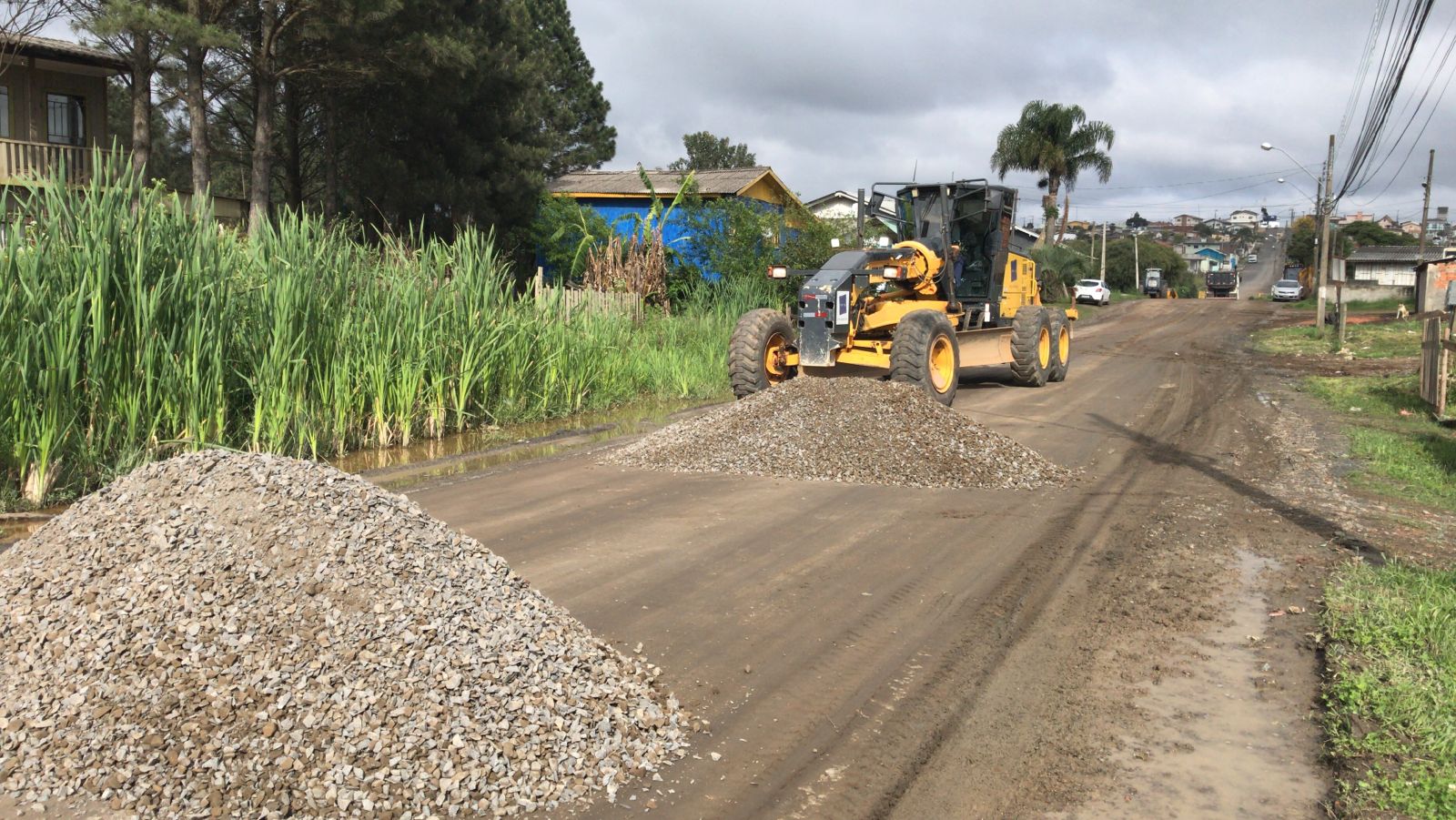 Prefeitura de Lages Prefeitura atua na manutenção de ruas nos bairros de Lages neste sábado