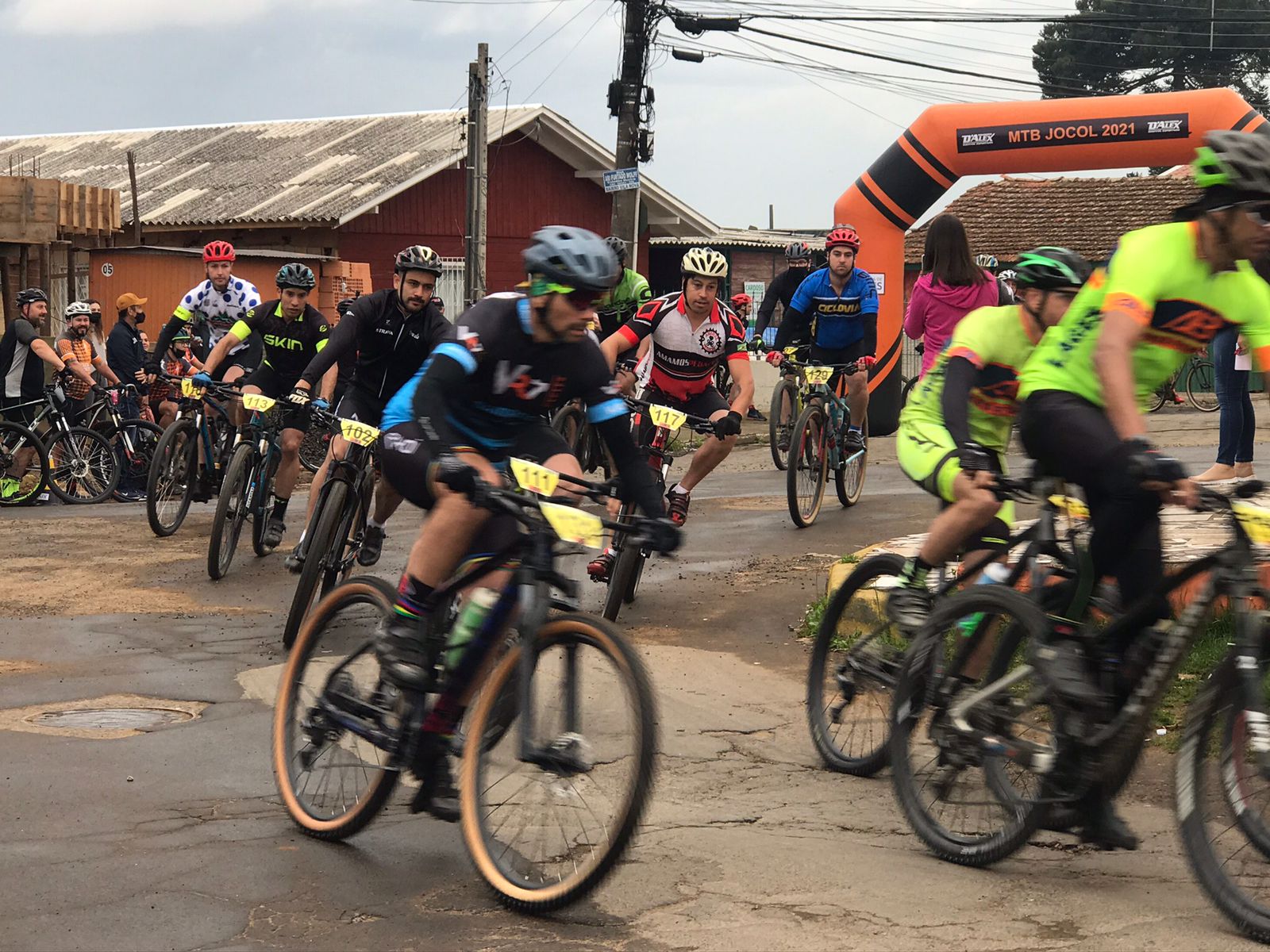 Prefeitura de Lages Mountain Bike, dos Jocol, uniu esporte e lazer na manhã deste domingo