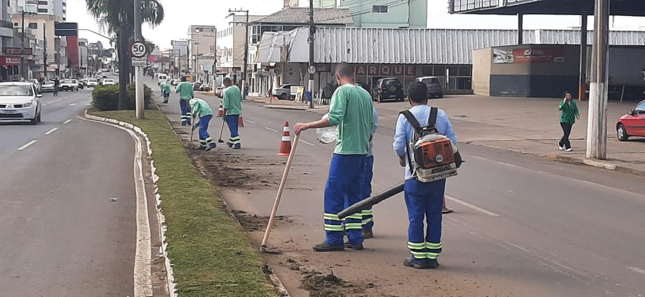 Prefeitura de Lages Termo de Parceria Laboral: reeducandos já atuam nos serviços de limpeza da cidade