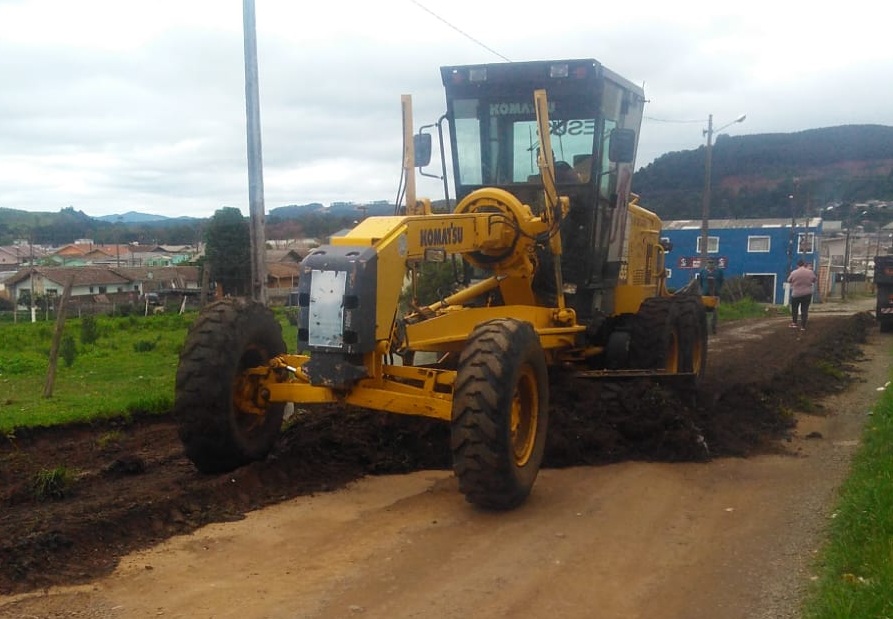 Prefeitura de Lages Prefeitura inicia a semana com serviços de manutenção das vias sem pavimentos nos bairros