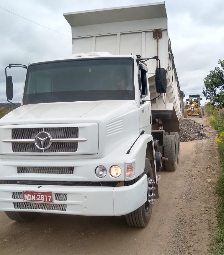 Prefeitura de Lages Prefeitura executa melhorias em vias sem pavimento dos bairros