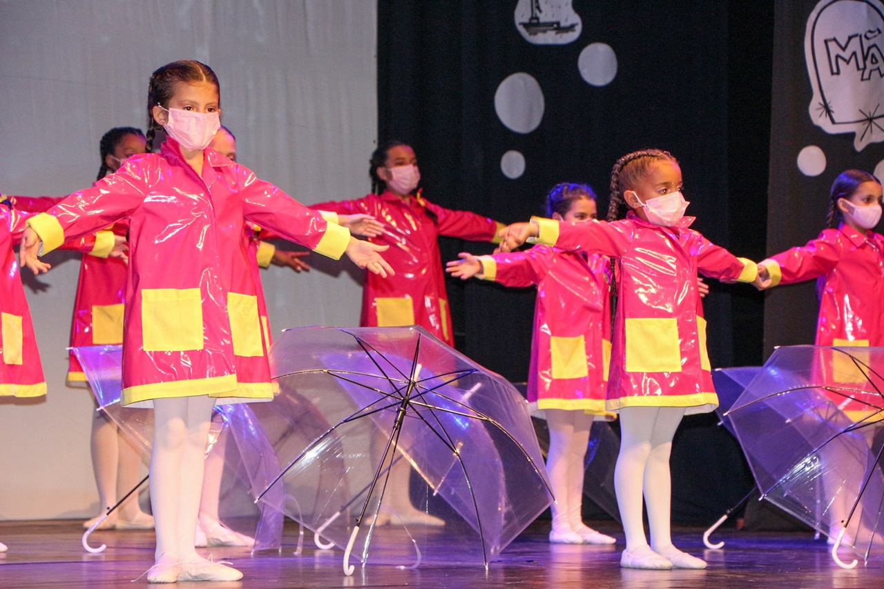 Prefeitura de Lages O sincronismo e a leveza do ballet invadem o Teatro Marajoara nas apresentações da Escola de Artes e Programa Lages Melhor