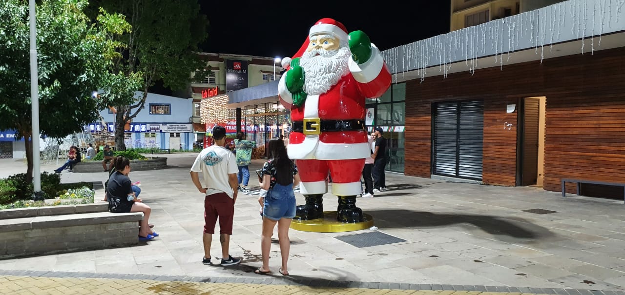 Prefeitura de Lages Natal Felicidade: decoração ganha forma na área central de Lages