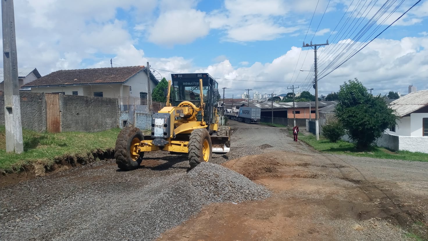 Prefeitura de Lages Prefeitura inicia semana com serviços de infraestrutura nos bairros