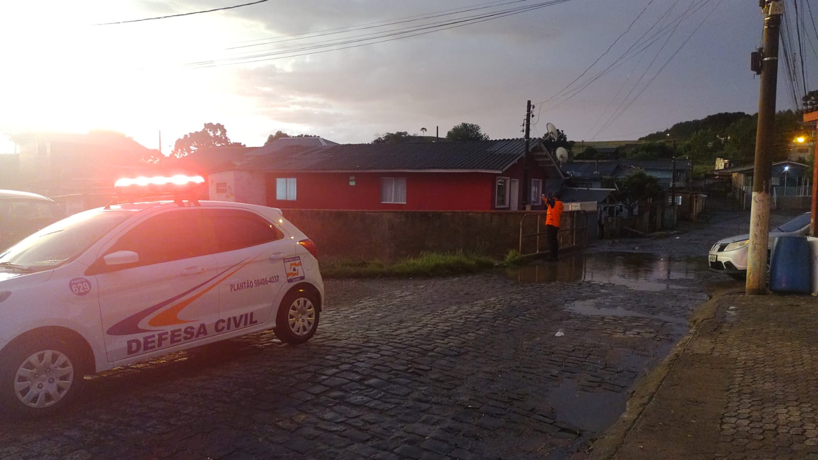 Prefeitura de Lages Defesa Civil Municipal atende ocorrências após chuva e vento forte na tarde deste domingo (16), em Lages