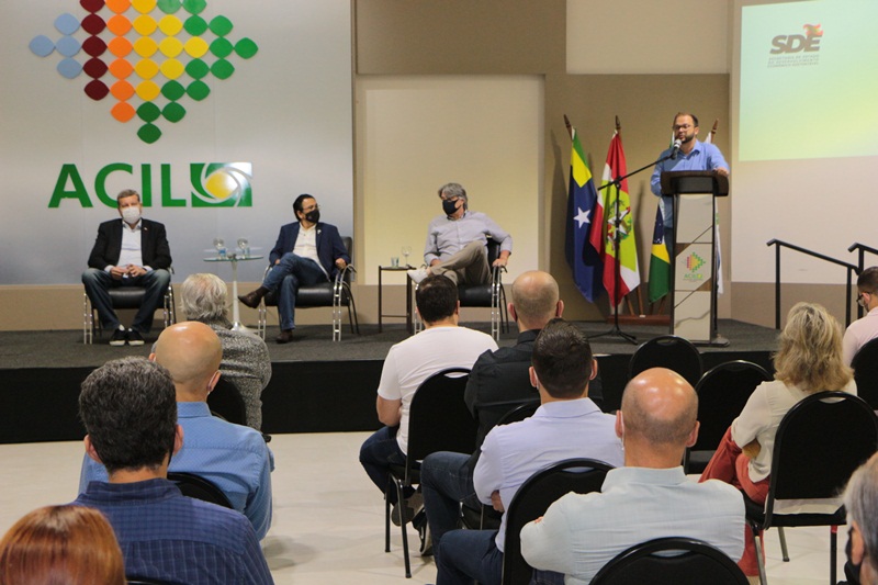 Prefeitura de Lages Prefeito em exercício, Juliano Polese, participa de palestra sobre a Zona de Processamento de Exportação, que será implantada em Lages