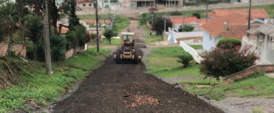 Prefeitura de Lages Ruas dos bairros Santa Helena e Caroba recebem melhorias da Prefeitura