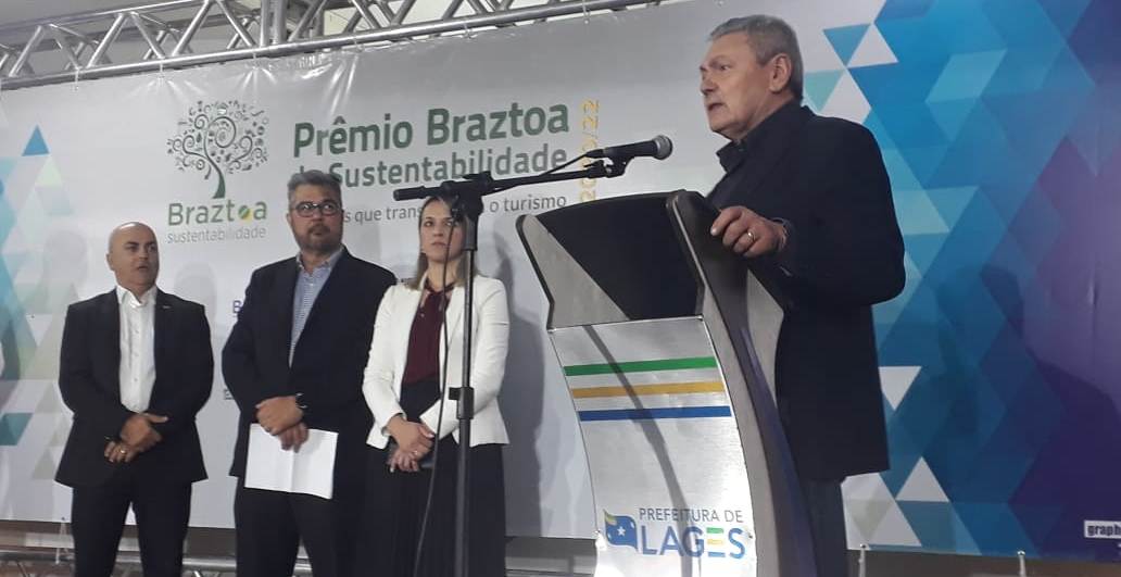 Prefeitura de Lages Prefeito Ceron prestigia cerimônia do Prêmio Braztoa de Sustentabilidade 2020/2022