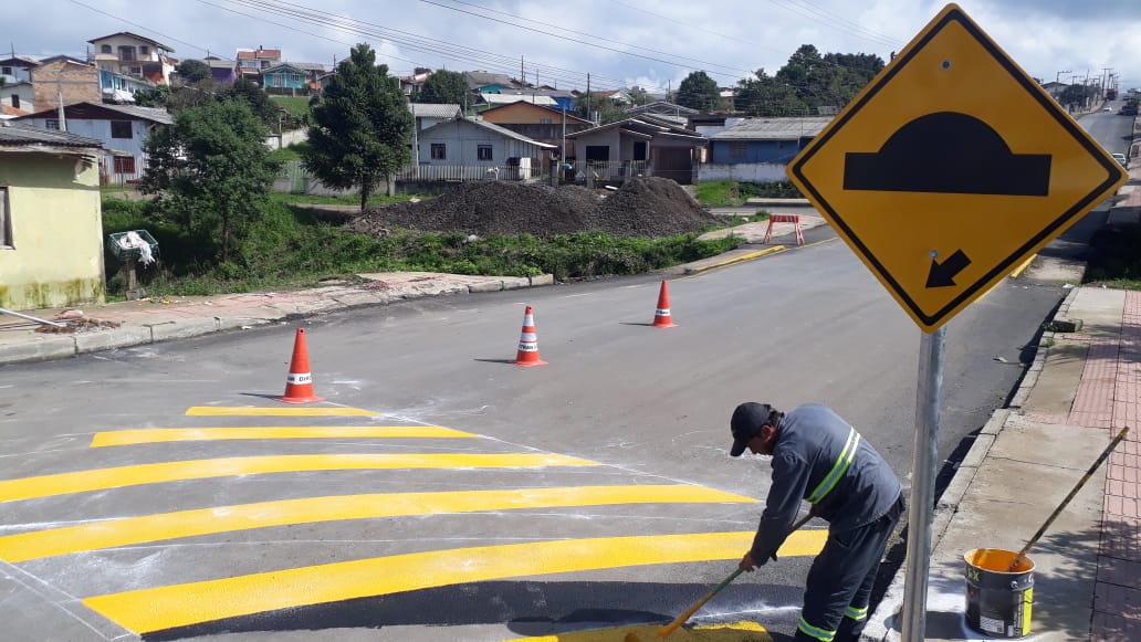 Prefeitura de Lages Prefeitura de Lages intensifica trabalhos de sinalização de trânsito em diversas ruas e avenidas da cidade