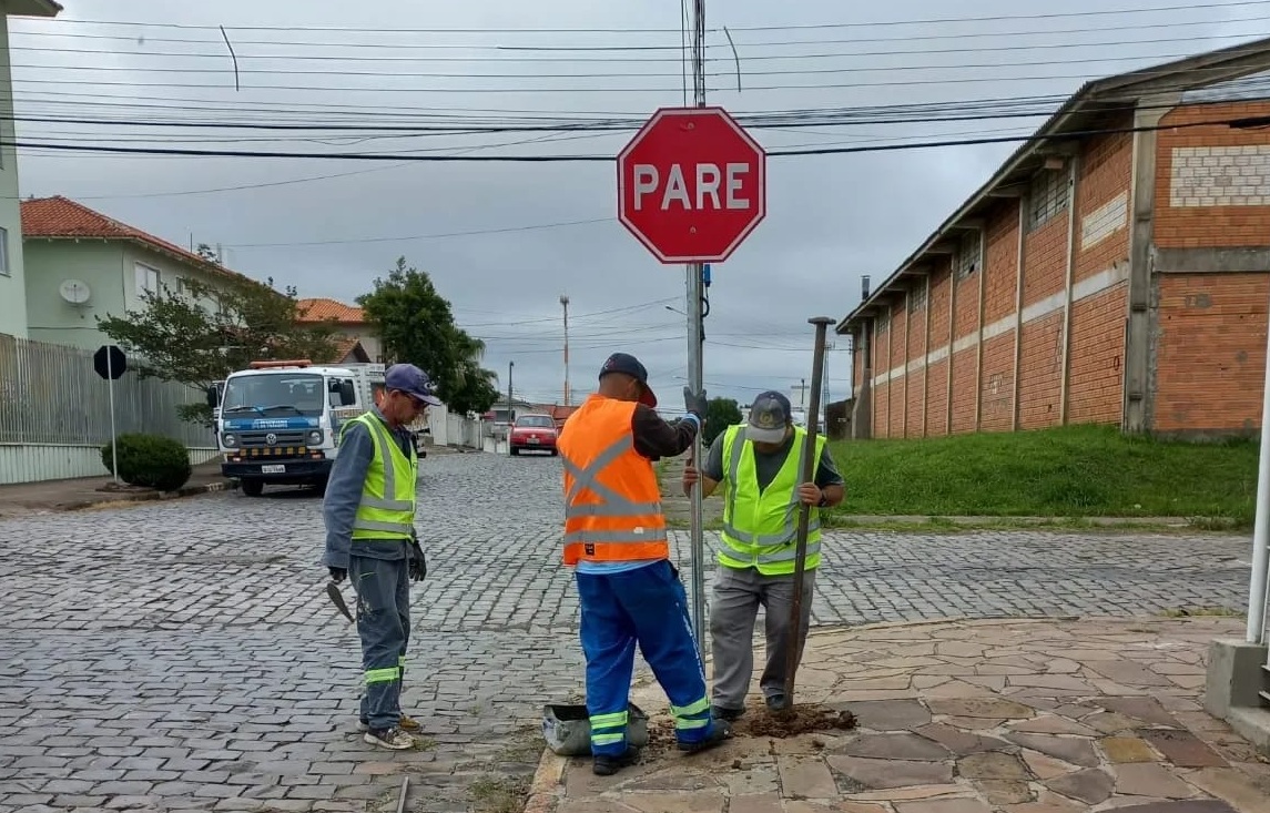 Prefeitura de Lages Sinalização de trânsito é melhorada no perímetro urbano de Lages pela Prefeitura