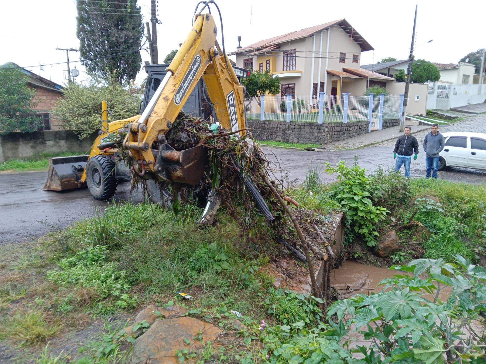 Prefeitura de Lages Prefeitura de Lages intensifica os serviços de desobstrução de pontes e galerias pluviais