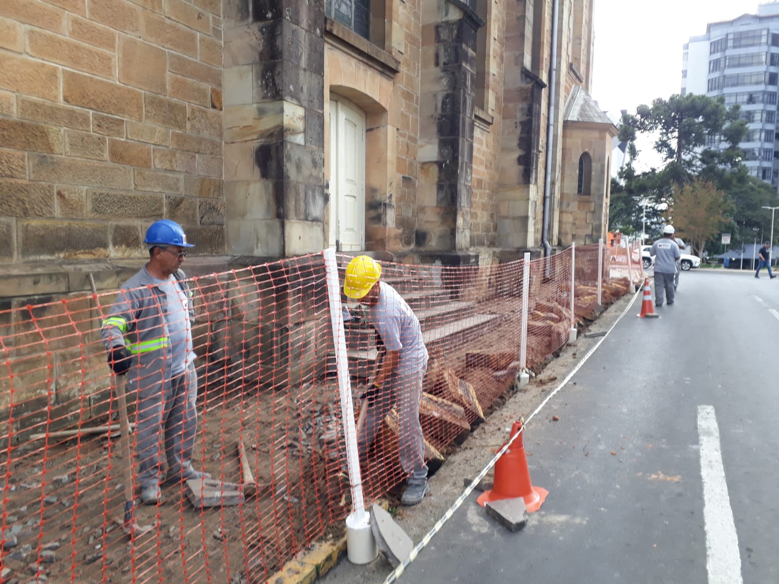 Prefeitura de Lages Empresa responsável inicia as obras de revitalização do Largo da Catedral, em Lages