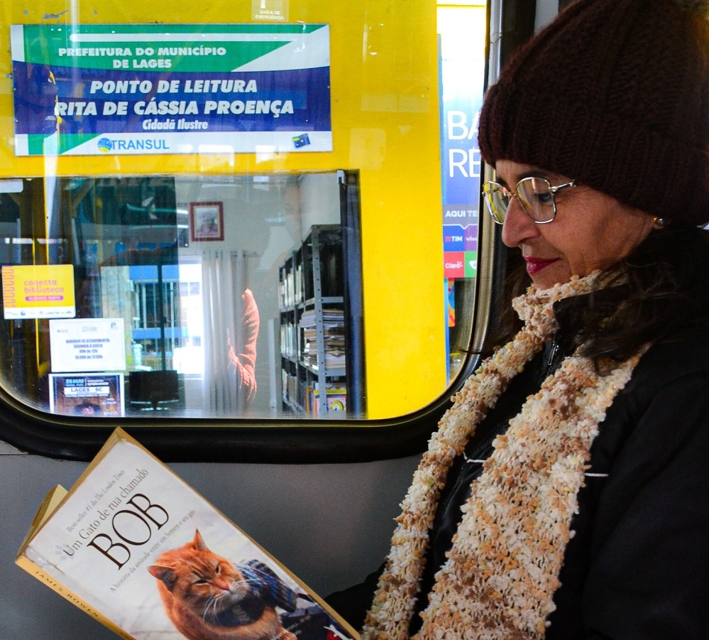 Prefeitura de Lages Ponto de Leitura Rita de Cássia Proença permanece em funcionamento no Terminal Urbano de Lages