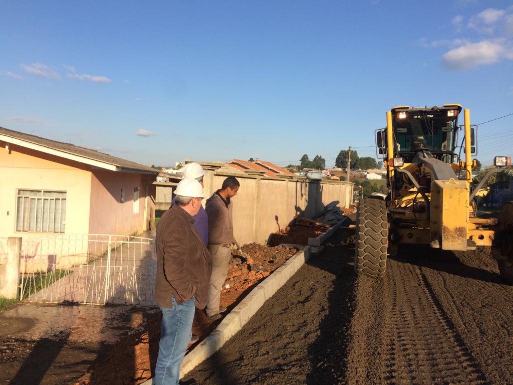 Prefeitura de Lages Prefeito Ceron vistoria obras de asfaltamento nos bairros