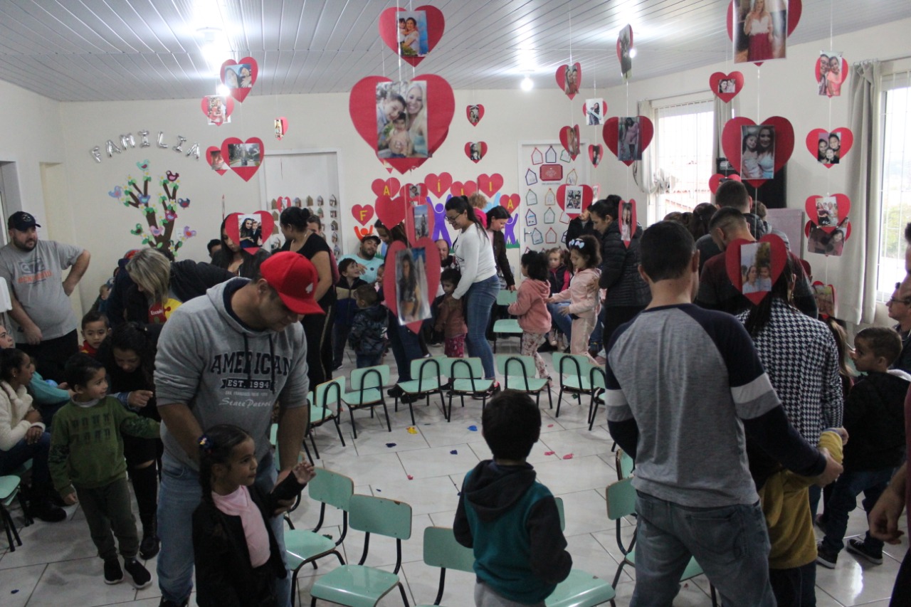 Prefeitura de Lages Unidades de ensino municipais realizam o “Dia da Família na Escola”, momento especial para valorizar os vínculos entre família e escola