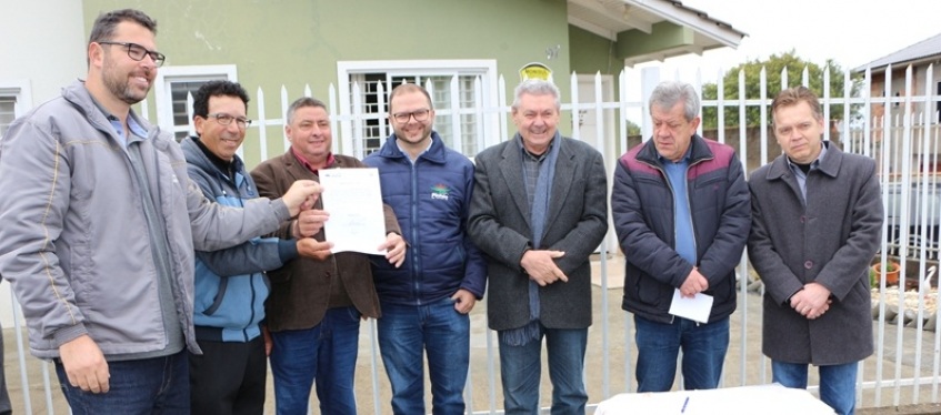 Prefeitura de Lages Prefeito Ceron assina ordens de serviço para asfaltamento de ruas no bairro Popular e Universitário