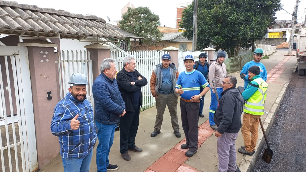 Prefeitura de Lages Prefeito Ceron acompanha andamento das obras de revitalização da avenida Jonas Ramos Martins, no bairro Tributo