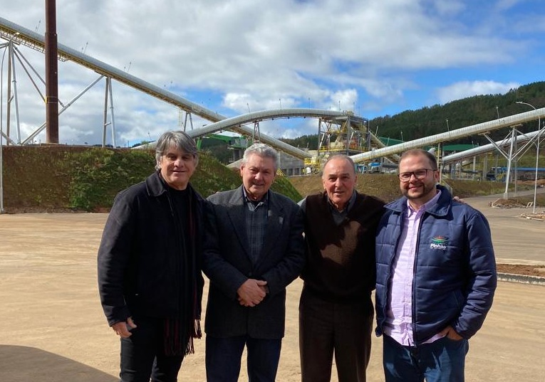 Prefeitura de Lages Prefeito Antonio Ceron realiza visita técnica à empresa Berneck