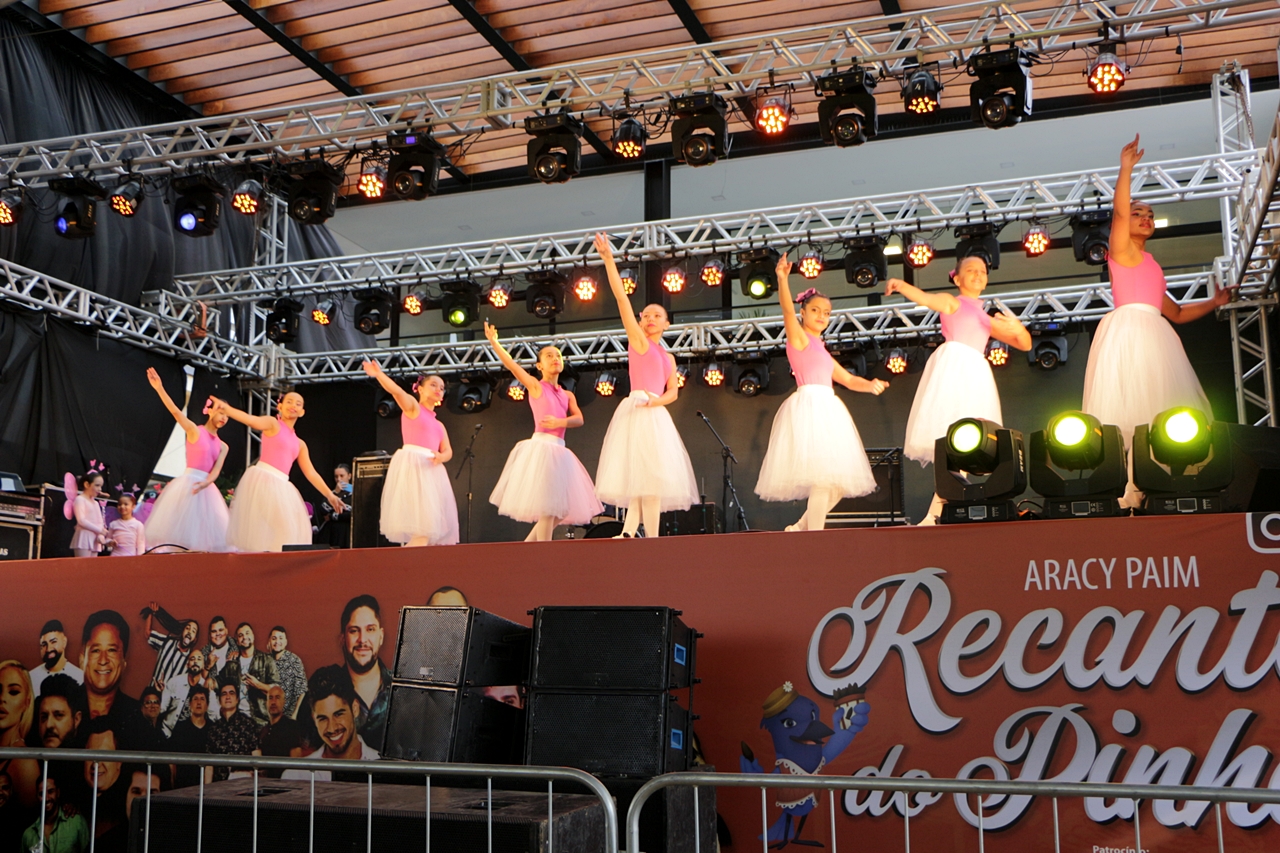 Prefeitura de Lages Apresentação de dança dos alunos da Escola de Artes Elionir Camargo Martins, da Prefeitura de Lages, encanta público do Recanto do Pinhão Aracy Paim