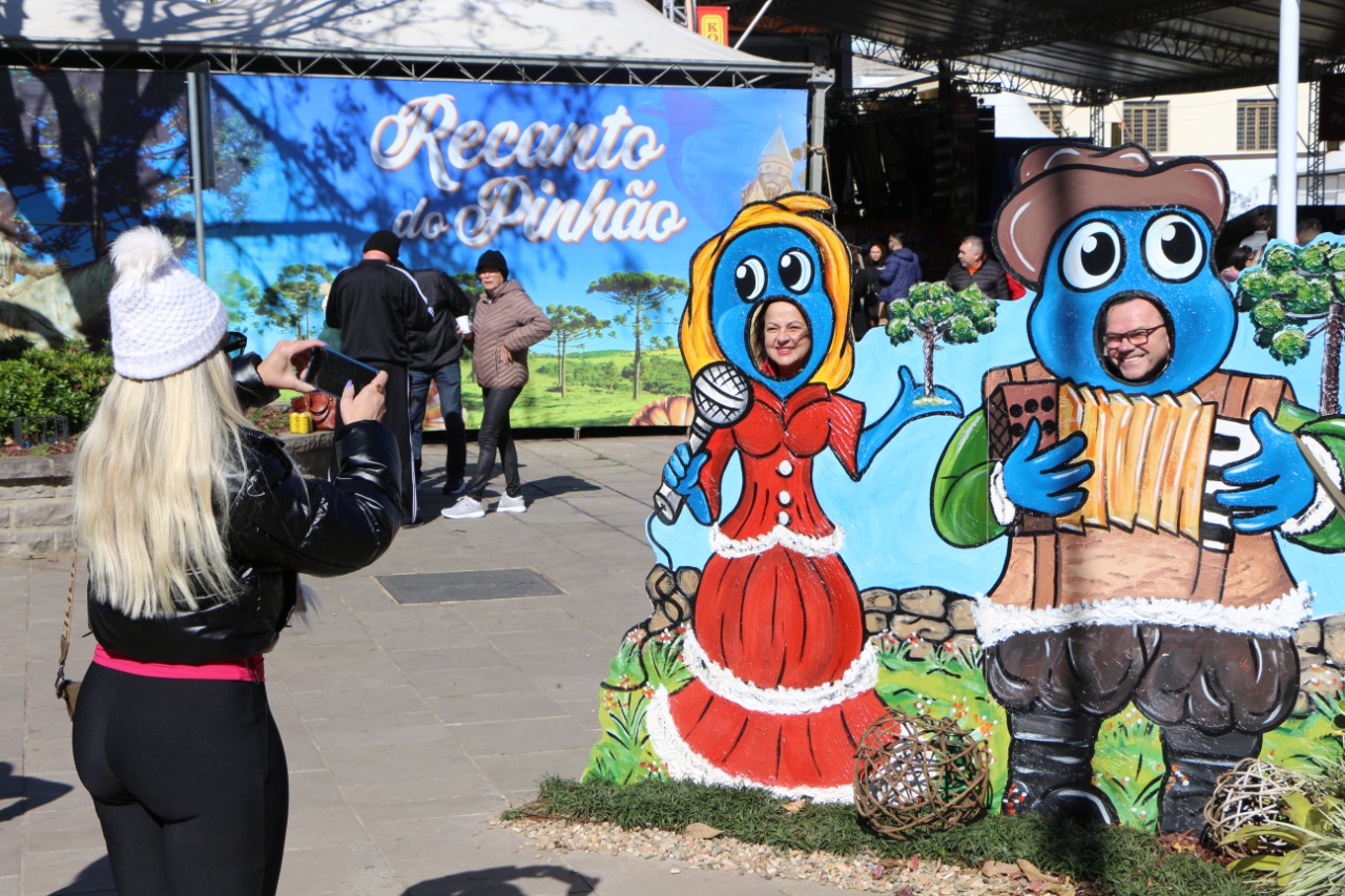 Prefeitura de Lages Domingo no Recanto do Pinhão Aracy Paim é dia da família com show nacional