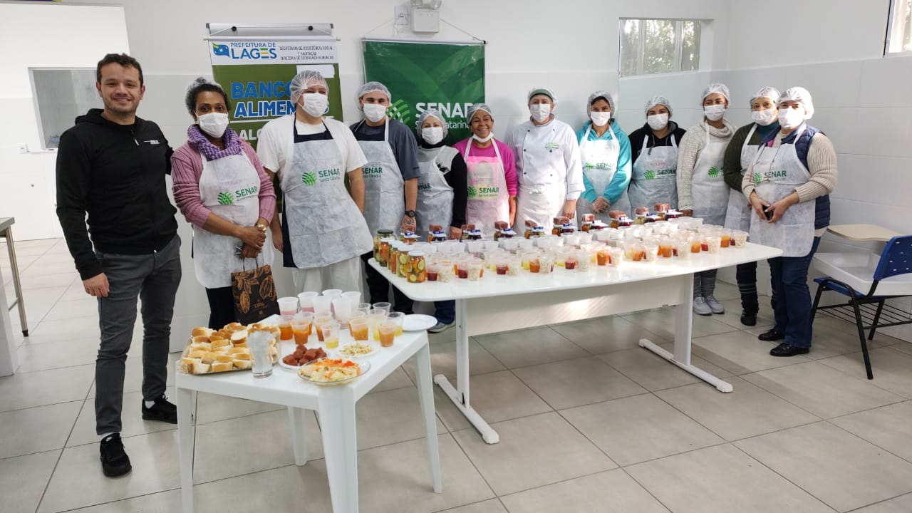 Prefeitura de Lages Curso da Assistência Social capacita profissionais e comunidade na preparação de alimentos