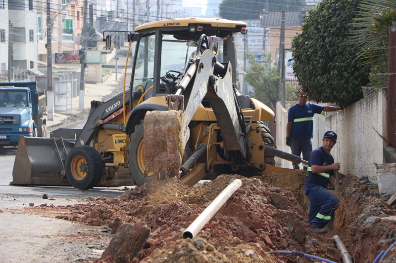 Prefeitura de Lages Empresa responsável trabalha nas obras de revitalização da rua Campos Sales, entre os bairros Coral e Santa Maria