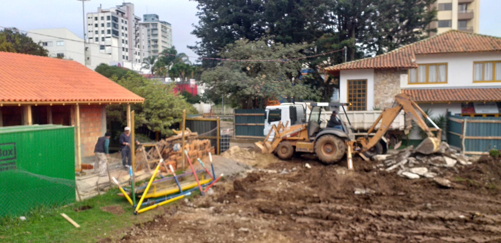 Prefeitura de Lages Revitalização do Tanque inicia segunda etapa com construção da nova quadra de esportes