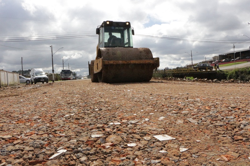 Prefeitura de Lages Avançam as obras no trecho final da avenida Carahá 