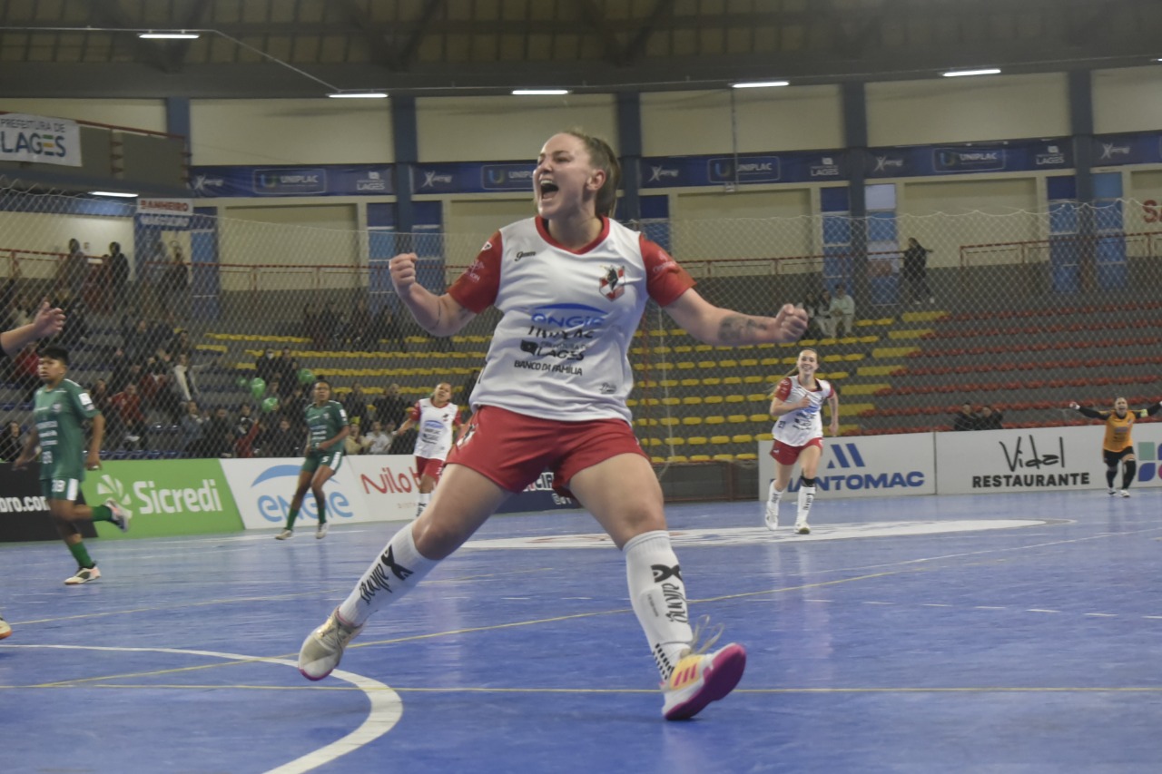 Prefeitura de Lages Com hat-trick de Giy Costa, Leoas da Serra derrota Female e se recupera na Liga Feminina de Futsal