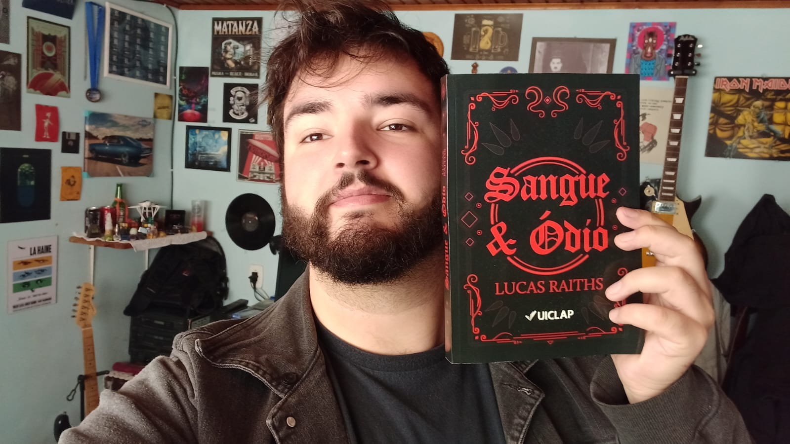 Prefeitura de Lages Lucas Raiths apresenta a história de um matador de aluguel em seu primeiro trabalho literário 