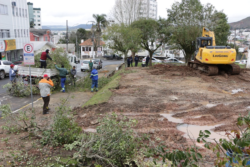 Prefeitura de Lages Avançam as obras da nova quadra de esportes da praça Waldo Costa, em Lages