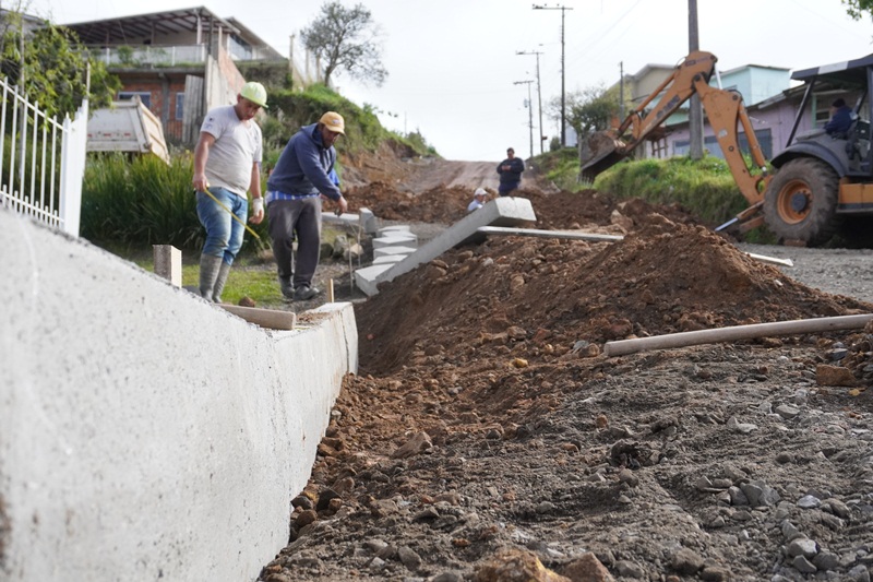 Prefeitura de Lages Rua Benedito Alves de Souza, no São Pedro, está em obras de pavimentação