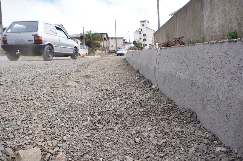 Prefeitura de Lages Avançam as obras de asfaltamento da rua Sebastião da Luz dos Santos, no bairro São Pedro