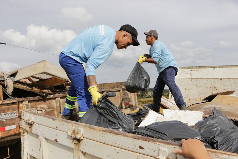 Prefeitura de Lages Prefeitura intensifica trabalhos de limpeza urbana em Lages