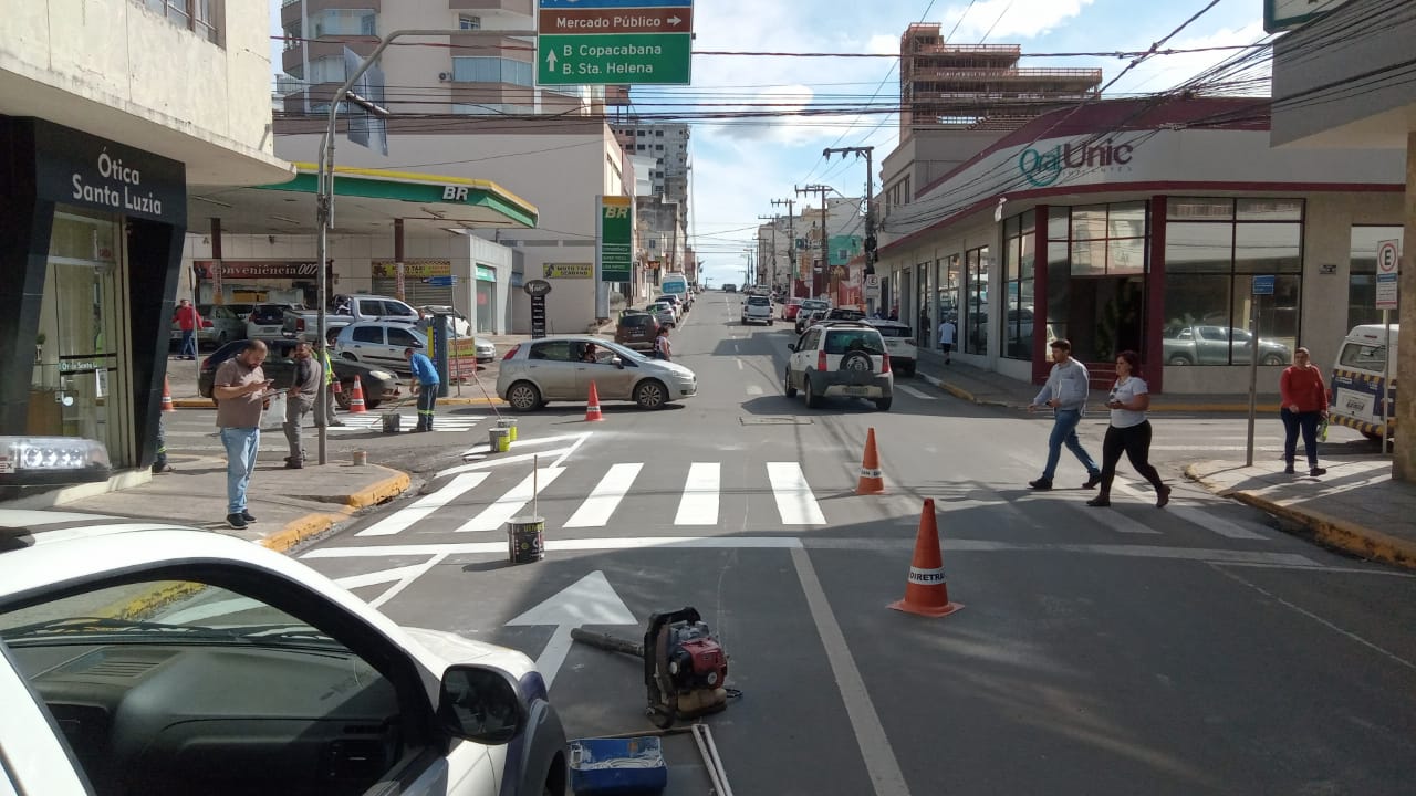 Prefeitura de Lages Prefeitura restaura sinalização de trânsito na área central da cidade