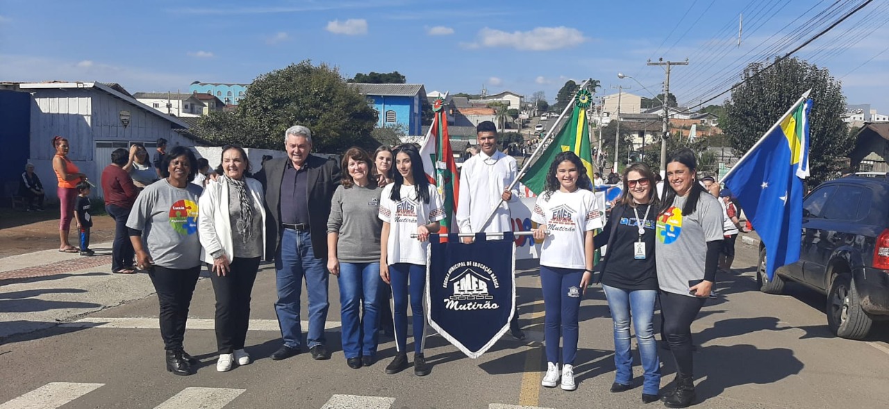 Prefeitura de Lages Unidades de ensino municipais realizaram os desfiles em comemoração aos 200 anos da Independência do Brasil