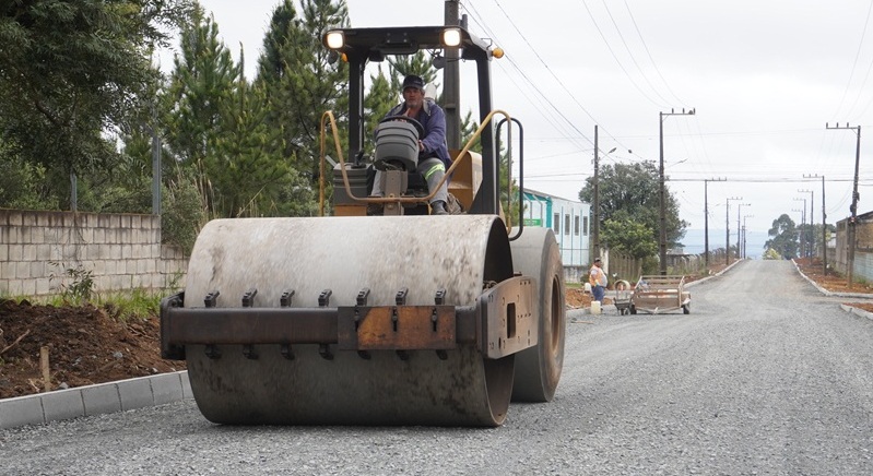 Prefeitura de Lages Avançam as obras de asfaltamento da rua Heliodoro Muniz, na Área Industrial