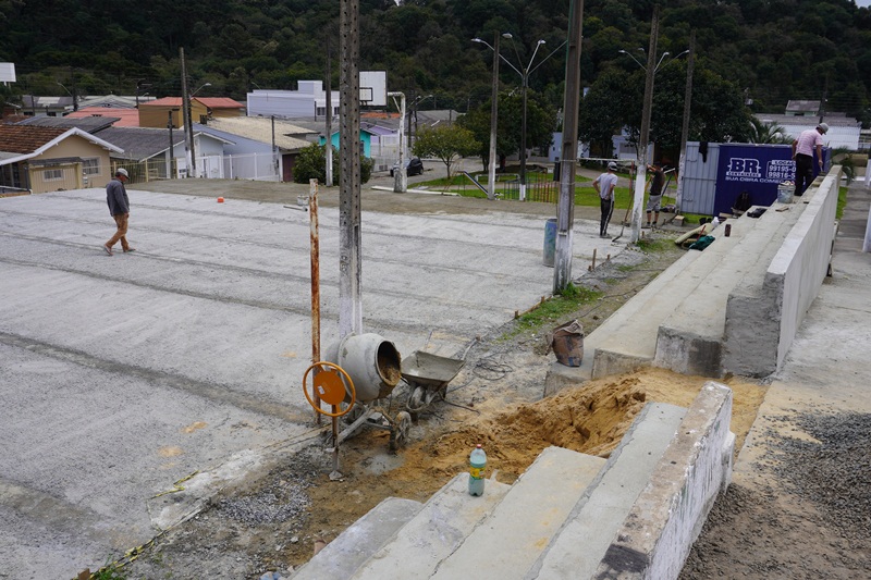 Prefeitura de Lages Obras das novas quadras de esportes, dos bairros Brusque e Petrópolis, estão avançadas