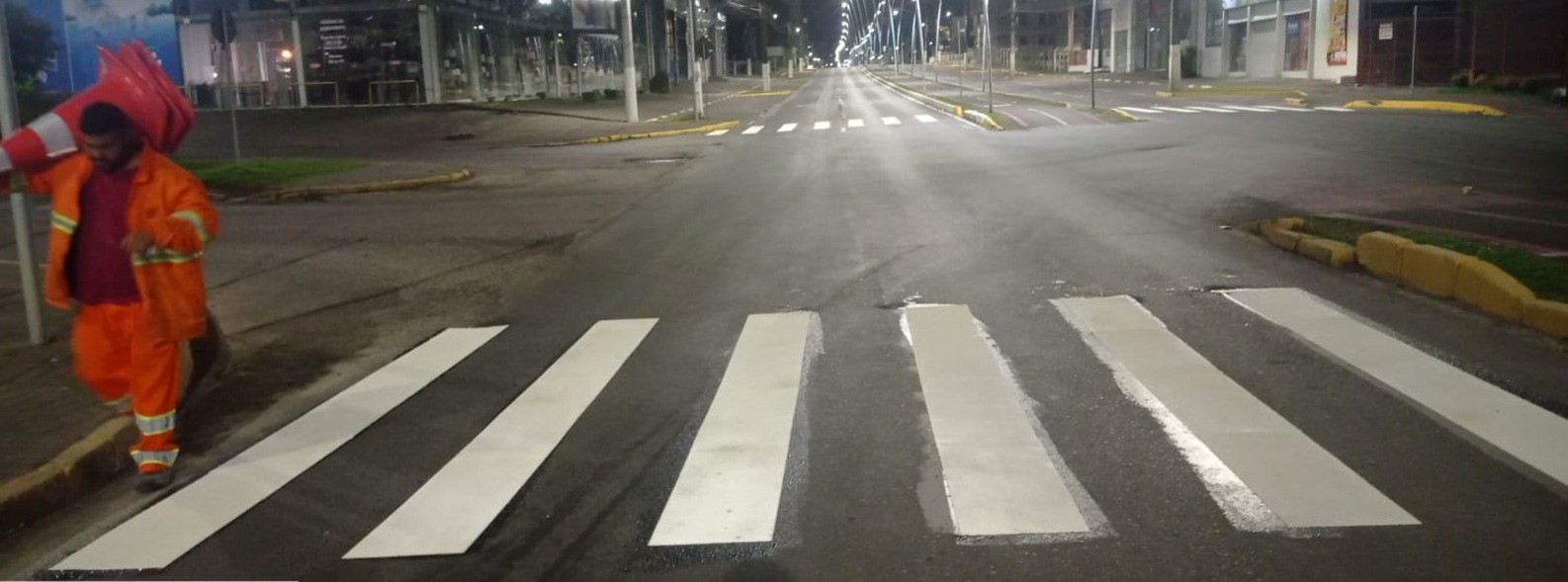 Prefeitura de Lages Faixas de pedestres, na área urbana de Lages, recebem reposição de pintura