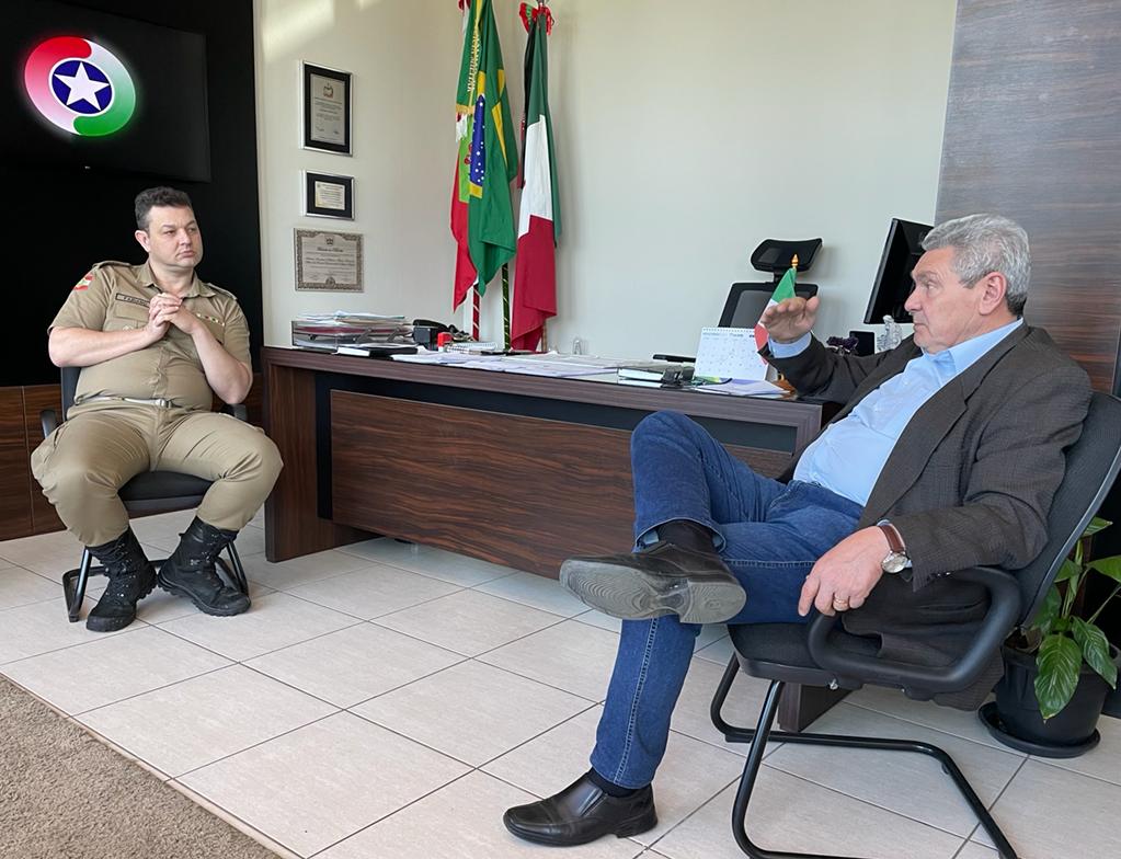 Prefeitura de Lages Prefeito Ceron e o tenente-coronel, Fabiano da Silva, planejam ações de segurança para eventos de sábado (29) e domingo (30), conforme prevê Lei Eleitoral