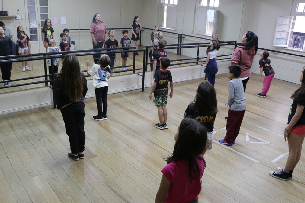 Prefeitura de Lages Escola de Artes, da Prefeitura de Lages, presente na Mostra de Dança “A Noite é Uma Criança”