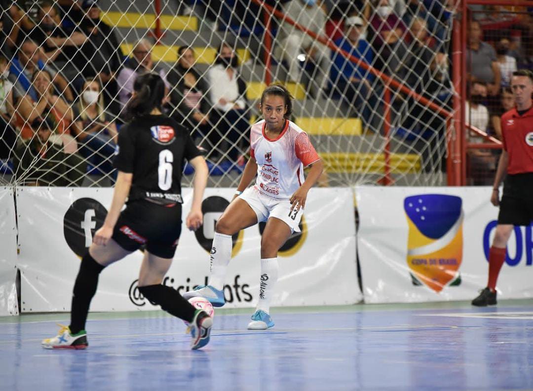 Prefeitura de Lages Leoas recebe Taboão da Serra, no Jones Minosso, pela semifinal da Liga Feminina de Futsal