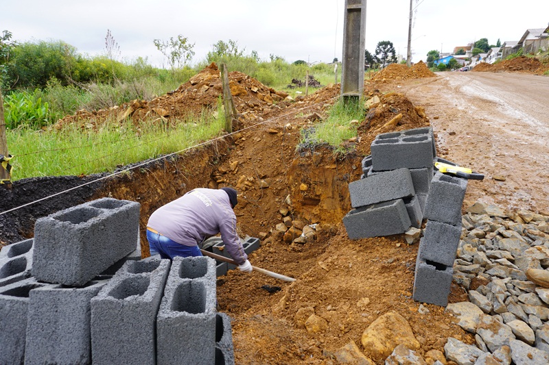 Prefeitura de Lages Obras de revitalização da rua Edmundo de Castro Arruda, entre os bairros Promorar e Conte, ganham visibilidade