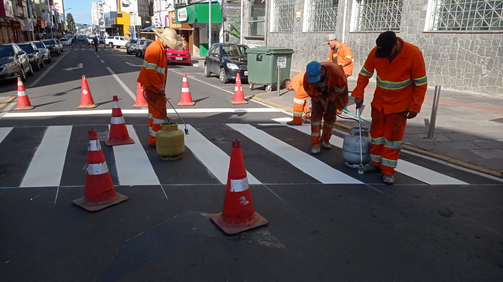 Prefeitura de Lages Prefeitura de Lages restaura sinalização de trânsito nas ruas centrais